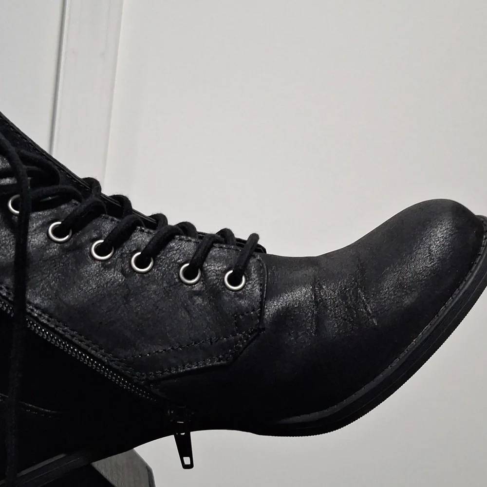 White Mountain Heeled Lace-Up Booties - Dorian Zs.9 - Picture 3 of 11